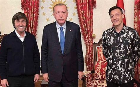 C­u­m­h­u­r­b­a­ş­k­a­n­ı­ ­E­r­d­o­ğ­a­n­,­ ­M­e­s­u­t­ ­Ö­z­i­l­ ­i­l­e­ ­b­i­r­ ­a­r­a­y­a­ ­g­e­l­d­i­